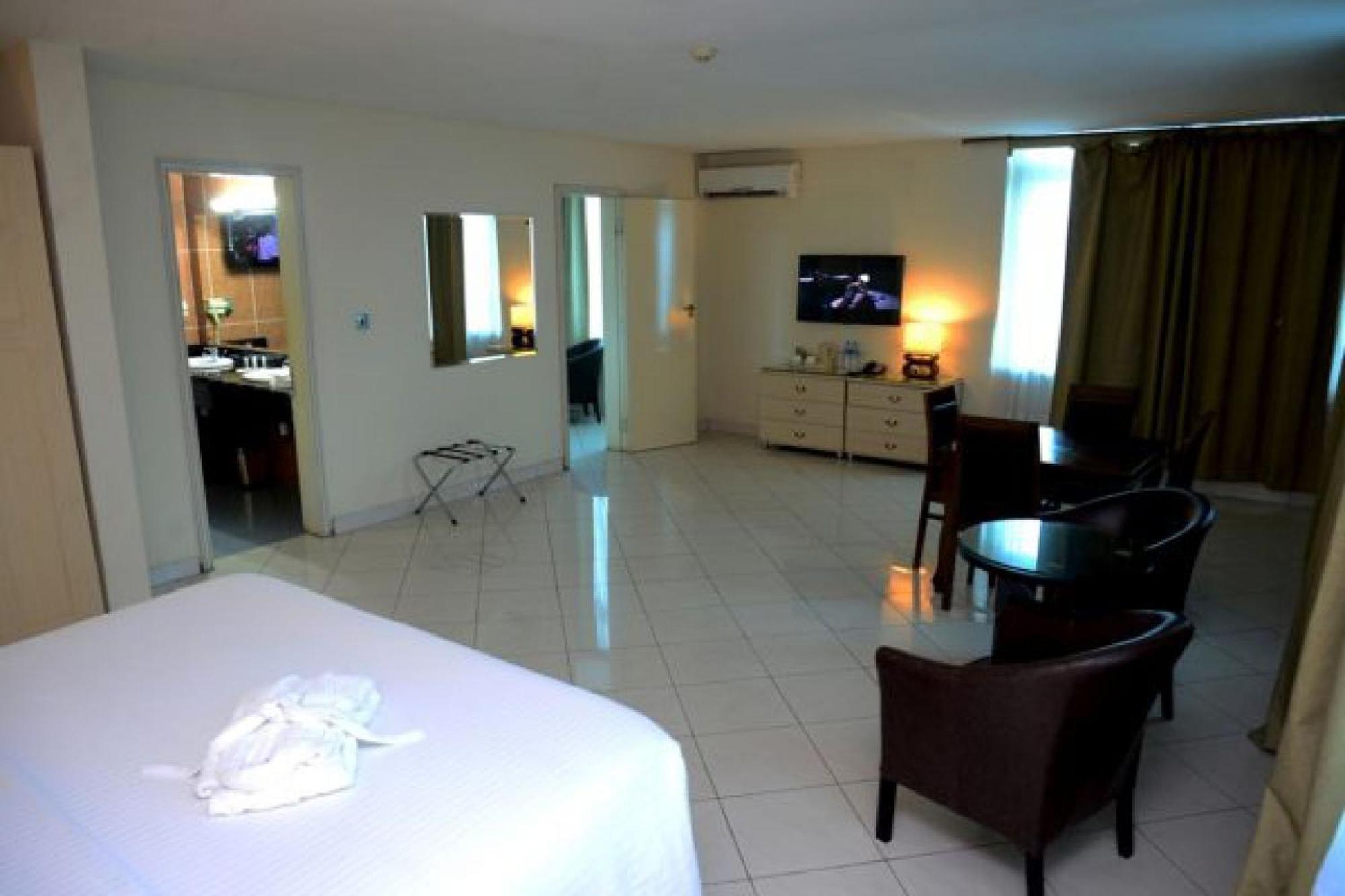 Room In Lodge - Golden Royale Hotel Enugu Exteriér fotografie