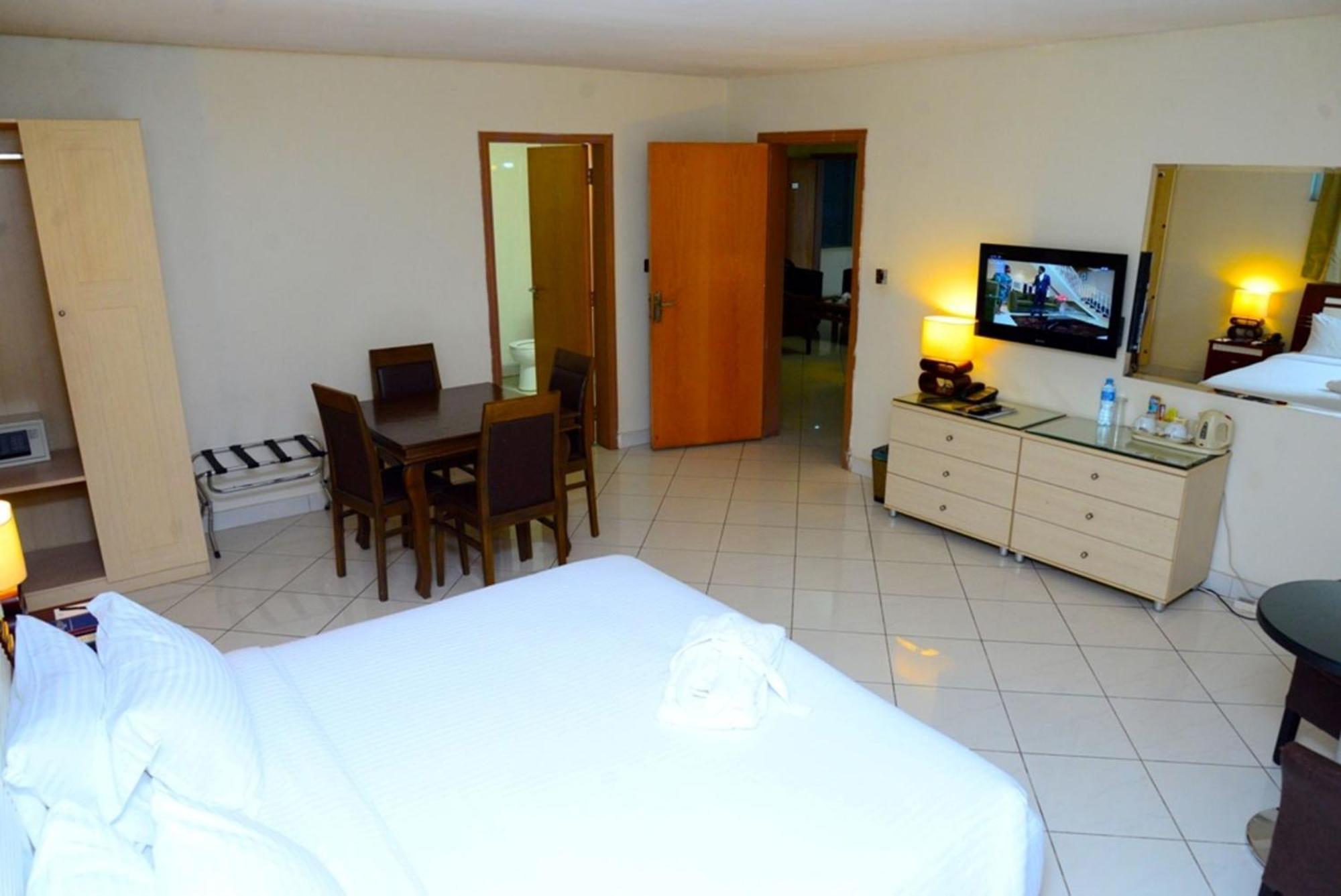 Room In Lodge - Golden Royale Hotel Enugu Exteriér fotografie